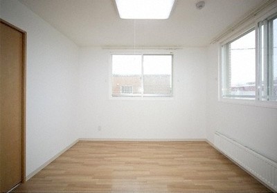 その他部屋・スペース　温かみのある色合いのお部屋です♪