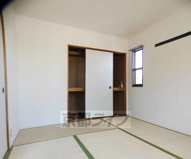 居室・リビング　落ち着いた雰囲気のお部屋です