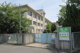 【柏原市片山町のアパートの小学校】