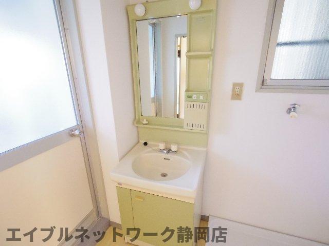 【静岡市葵区川合のマンションの洗面設備】