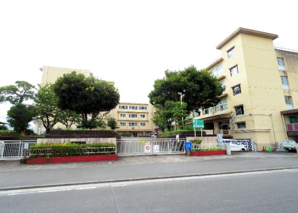 【静岡市葵区川合のマンションの中学校】