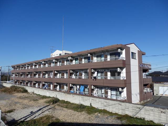 ウイングハイツ小山の建物外観