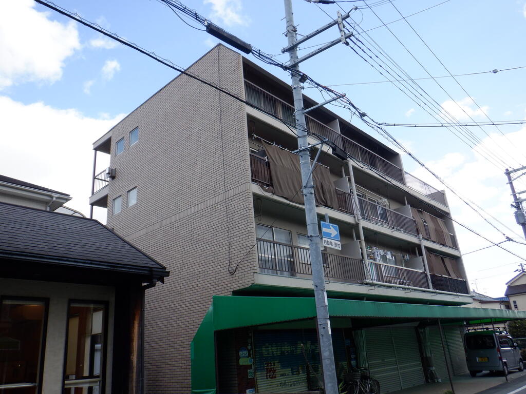 宝塚市福井町のマンションの建物外観