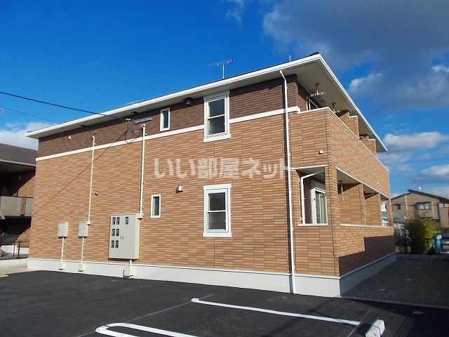 八代市田中北町のアパートの建物外観