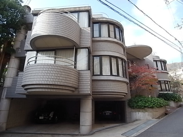 神戸市灘区篠原北町のマンションの建物外観