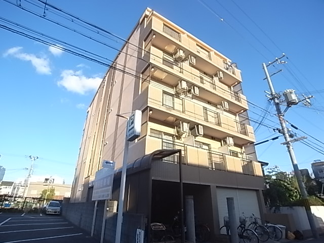 【加古川市平岡町新在家のマンションの建物外観】