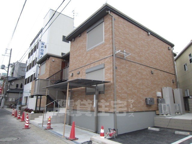 堺市堺区南陵町のアパートの建物外観