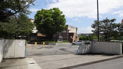 【カーサビアンカ東岡崎の小学校】