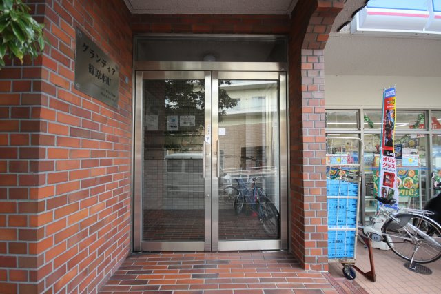 【グランディア篠原本町のエントランス】