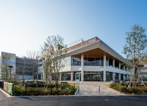 ショッピングセンター　アピタテラス横浜綱島（ショッピングセンター）まで600m