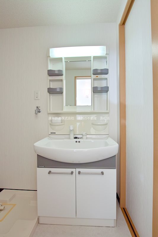 洗面設備　退去前のお部屋のため、前回募集時の画像となります。実際と異な