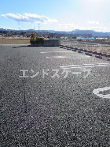 【高崎市吉井町小暮のアパートの駐車場】