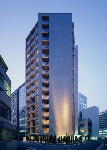 【港区芝公園のマンションの建物外観】