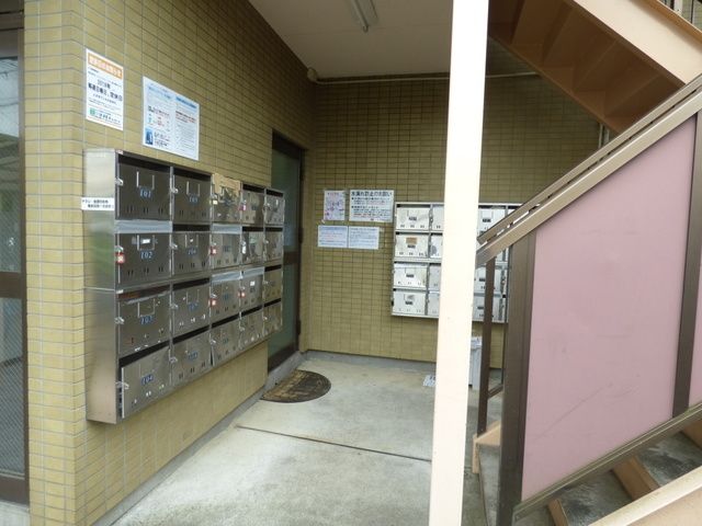 【青梅市新町のマンションのエントランス】