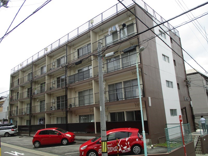 【名古屋市千種区鹿子町のマンションの建物外観】