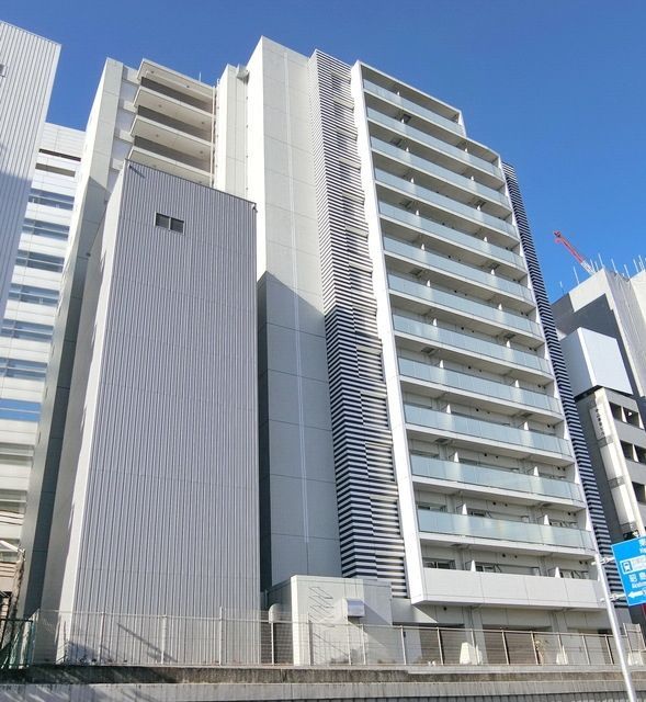 【立川市曙町のマンションの建物外観】