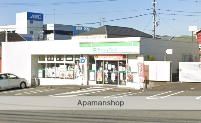 コンビニ　ファミリーマート（コンビニ）まで241m