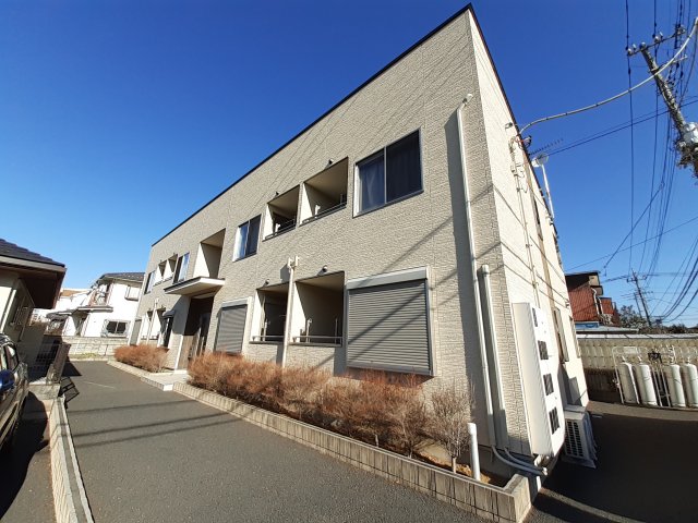 東松山市箭弓町のアパートの建物外観