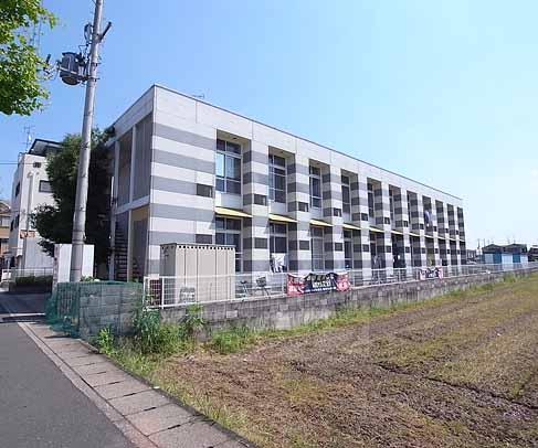 【京都市伏見区羽束師志水町のアパートの建物外観】