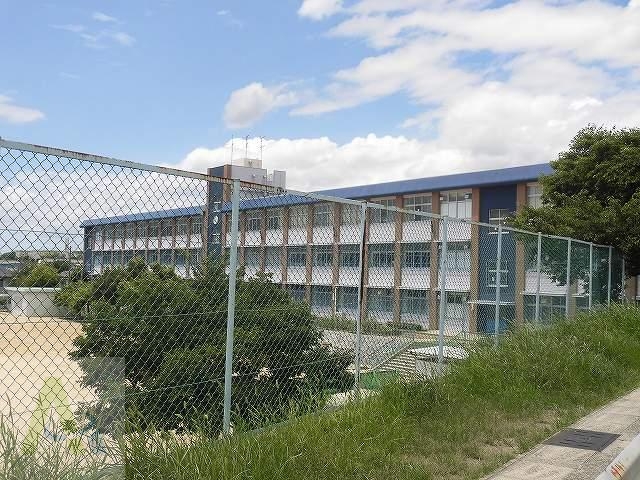 小学校　神戸市立鈴蘭台小学校（小学校）まで159m