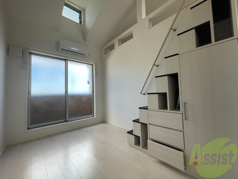 居室・リビング　とても綺麗な状態の６帖のリビングになります。