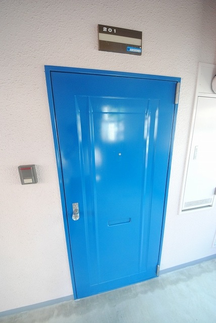 玄関　写真は２０１号室