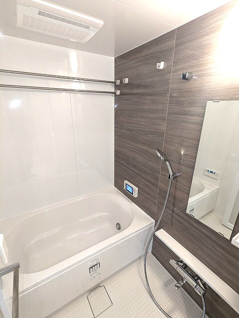 バス・シャワールーム　追焚付オートバス、浴室換気乾燥機、浴室TV付