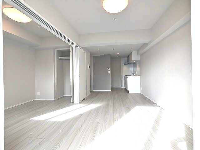 その他部屋・スペース　リビングと4帖洋室、南向き、エアコン照明付き