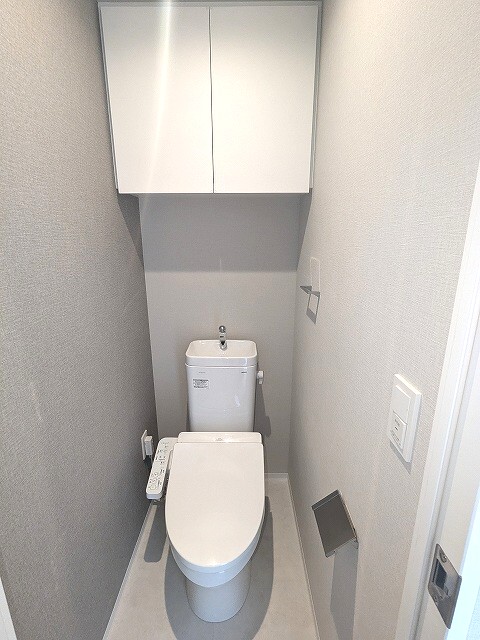 トイレ　温水洗浄便座です