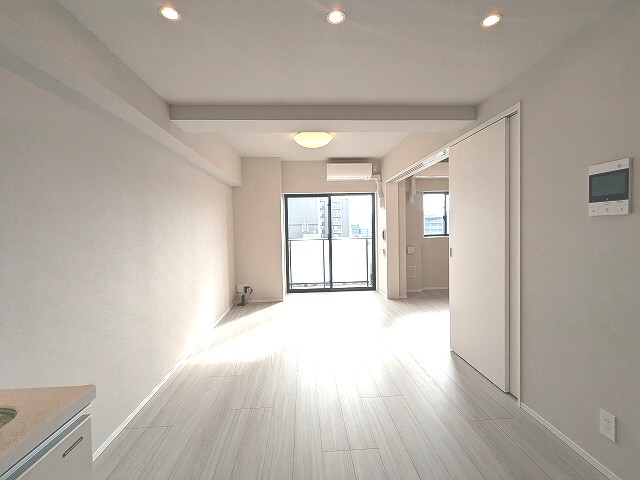 居室・リビング　南向き、エアコン照明付き