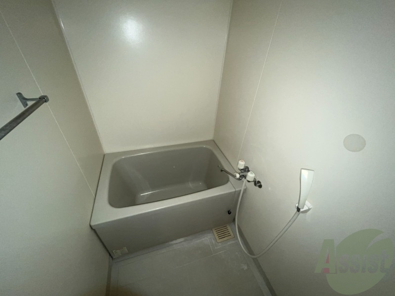 バス・シャワールーム　こちらのお風呂で、一日の疲れを癒してください。