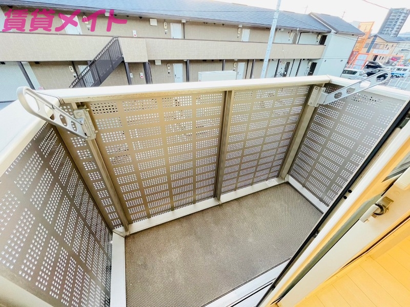 バルコニー　同物件別部屋の写真です