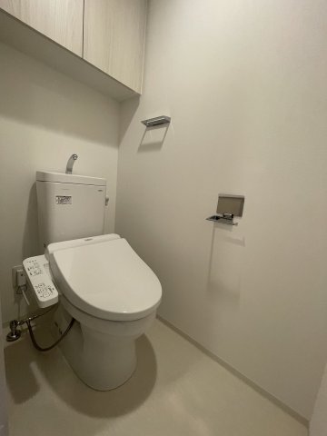 トイレ　温水洗浄便座です。