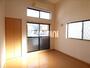 居室・リビング　角部屋です。窓が多くていいです。
