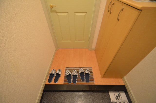 玄関　収納付玄関