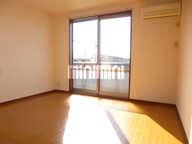 居室・リビング　※別号室の写真です。