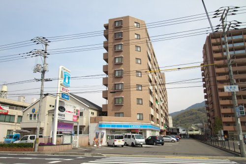 コンビニ　ローソン呉広駅前店（コンビニ）まで287m