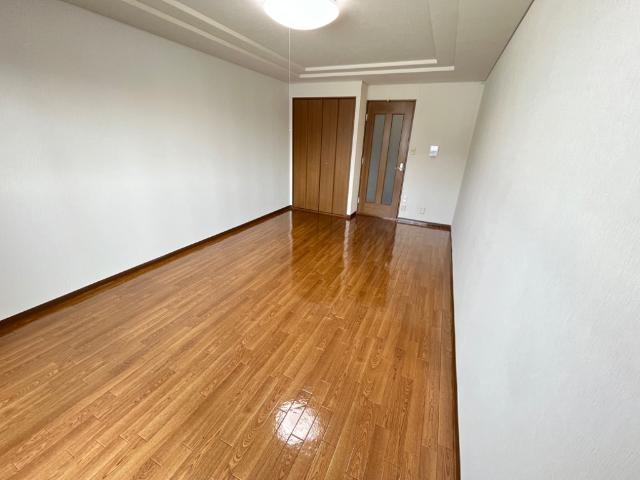 居室・リビング　室内