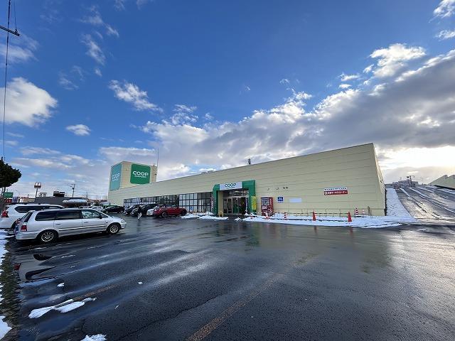 スーパー　コープさっぽろツインハープ店（スーパー）まで555m