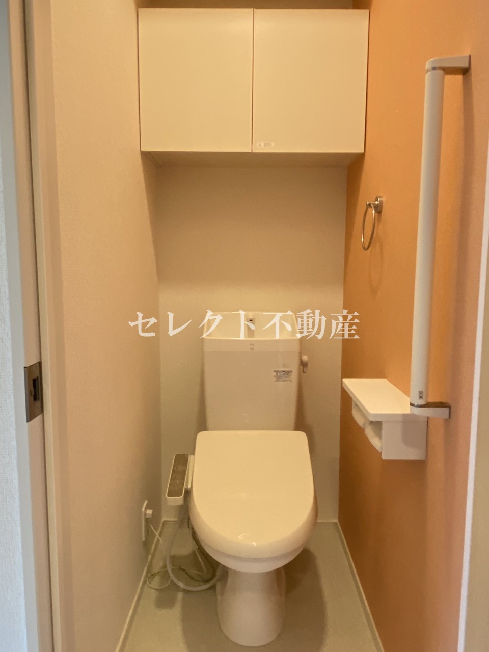 トイレ　【Ａｎｇｅ２２４　Ｂ】落ち着いた色調のトイレです