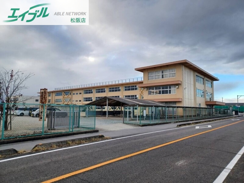 中学校　松阪市立三雲中学校（中学校）まで3264m