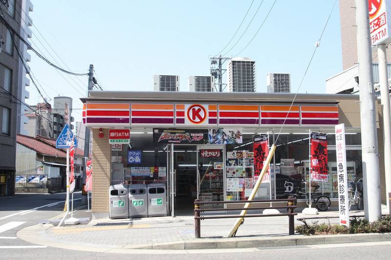 コンビニ　（コンビニ）まで213m