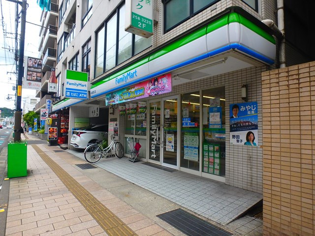 コンビニ　ファミリーマート（コンビニ）まで506m