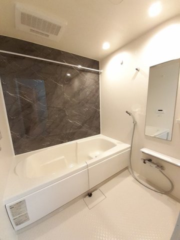 バス・シャワールーム　コンパクトで使いやすいお風呂です