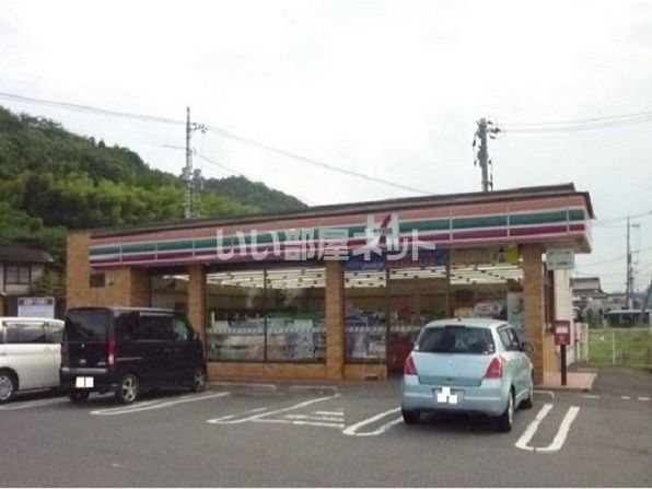 コンビニ　セブンイレブン岡山植松店（コンビニ）まで810m