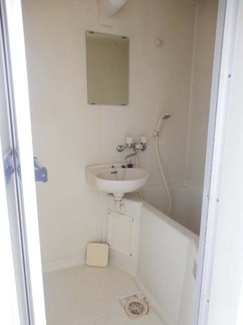 バス・シャワールーム　同物件内参考画像