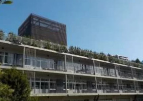 小学校　千代田区立富士見小学校（小学校）まで681m