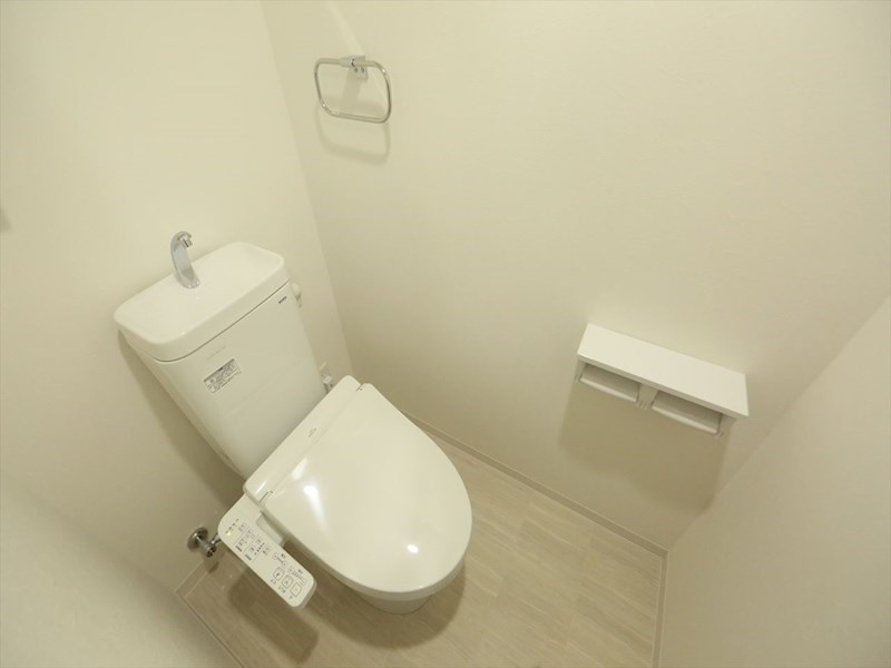 トイレ　温水洗浄暖房便座付トイレ