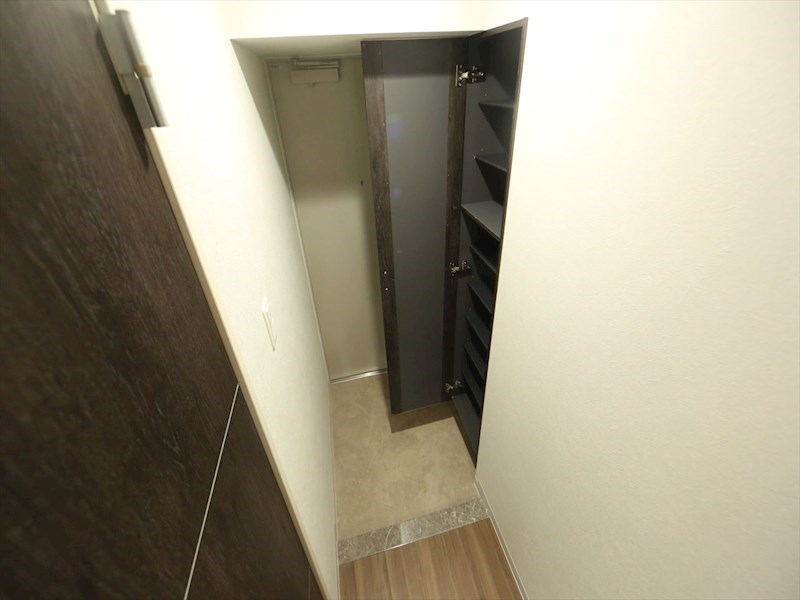 玄関　玄関　シューズボックス付