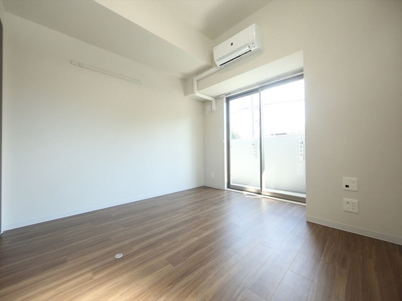 バルコニー　洋室7.1帖　２面採光　エアコン完備　バルコニー